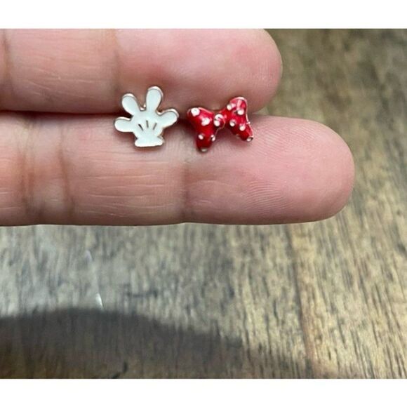 Minnie Mouse Earrings - Picture 5 of 5